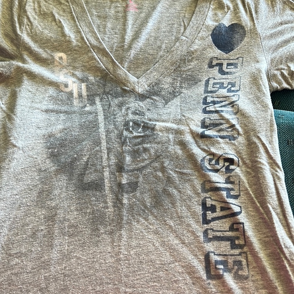 Victoria’s Secret PINK Penn State PSU v-neck T-shirt